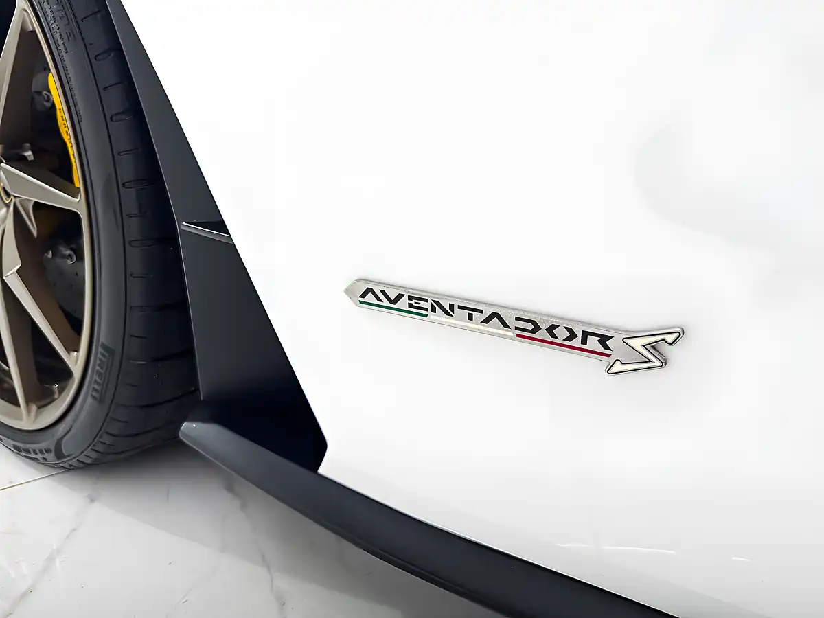 Used 2018 Lamborghini Aventador Lp 740-4 S White - Interior and Exterior details 19