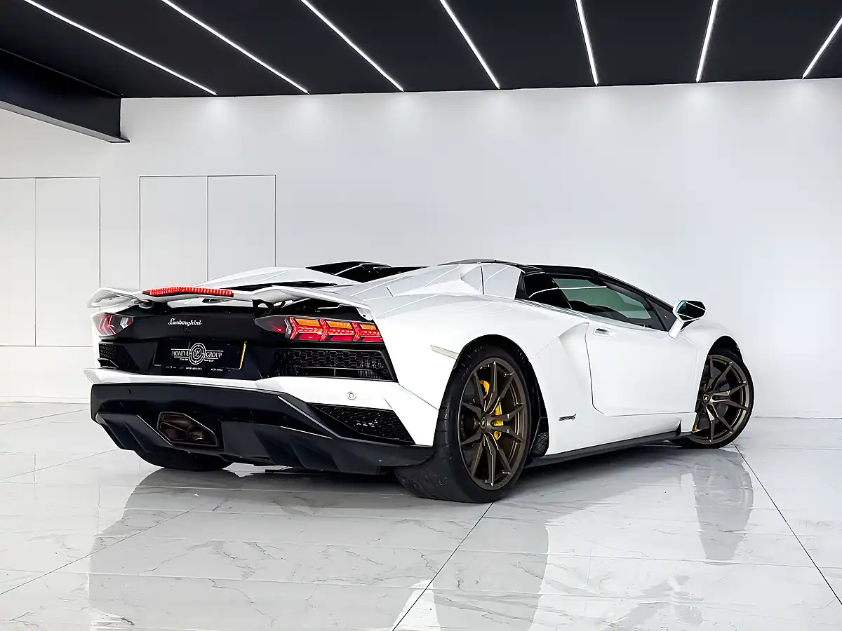 Used 2018 Lamborghini Aventador Lp 740-4 S White - Interior and Exterior details 4