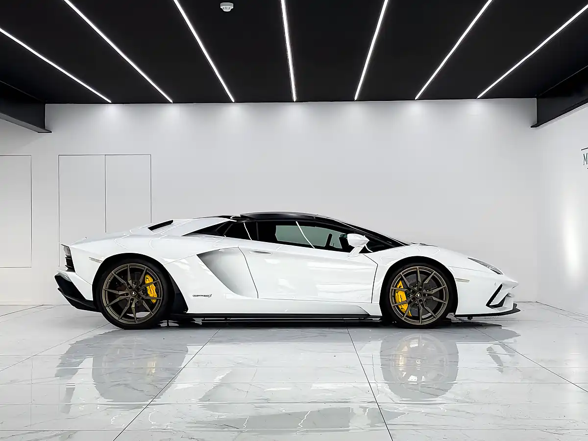 Used 2018 Lamborghini Aventador Lp 740-4 S White - Interior and Exterior details 7