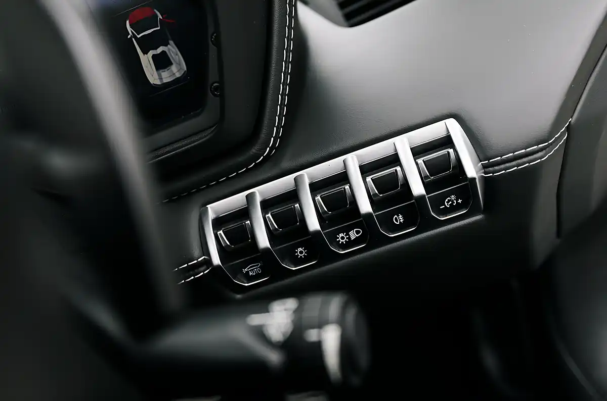 Used 2018 Lamborghini Aventador S Roadster Nero Aldebaran - Interior and Exterior details 19