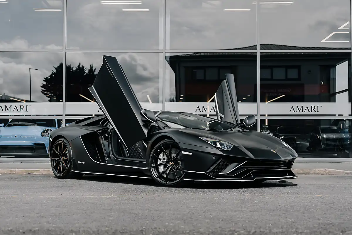 Used 2018 Lamborghini Aventador S Roadster Nero Aldebaran - Interior and Exterior details 2