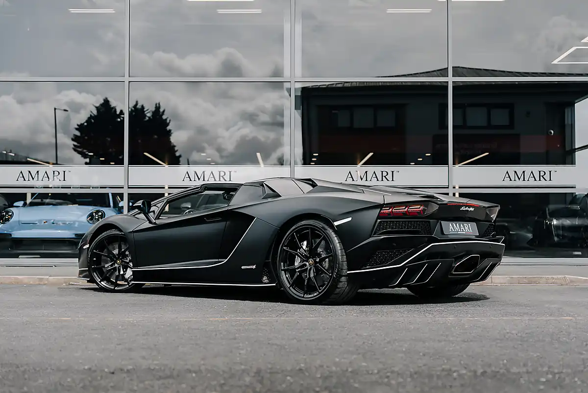 Used 2018 Lamborghini Aventador S Roadster Nero Aldebaran - Interior and Exterior details 4