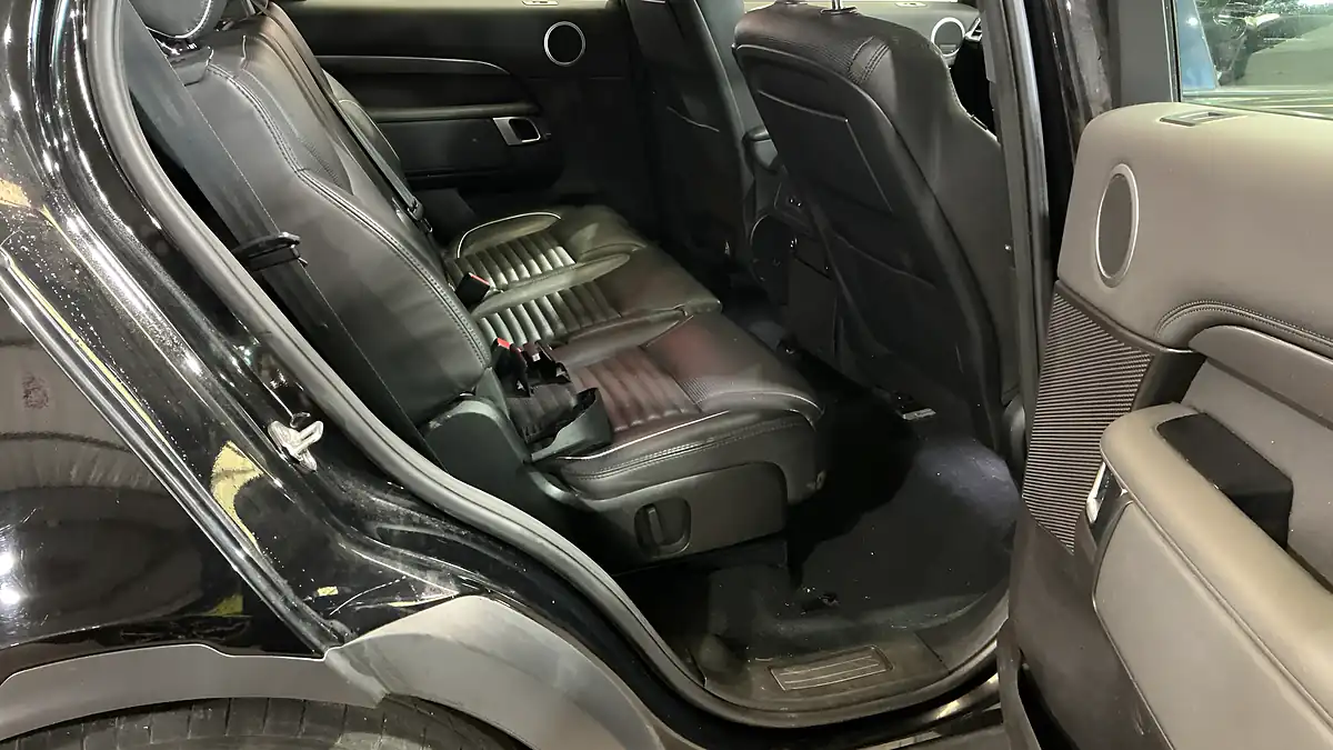 Used 2018 Land Rover Discovery Hse Black - Interior and Exterior details 11