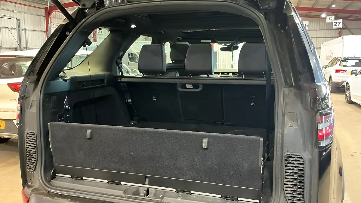 Used 2018 Land Rover Discovery Hse Black - Interior and Exterior details 13