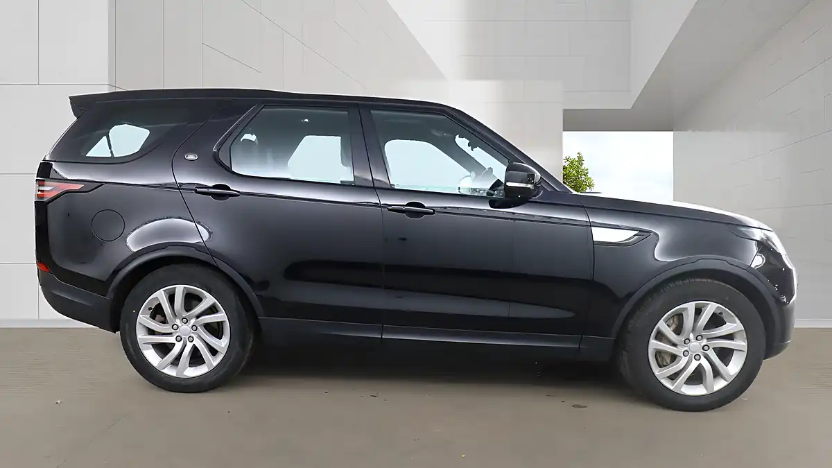 Used 2018 Land Rover Discovery Hse Black - Interior and Exterior details 8