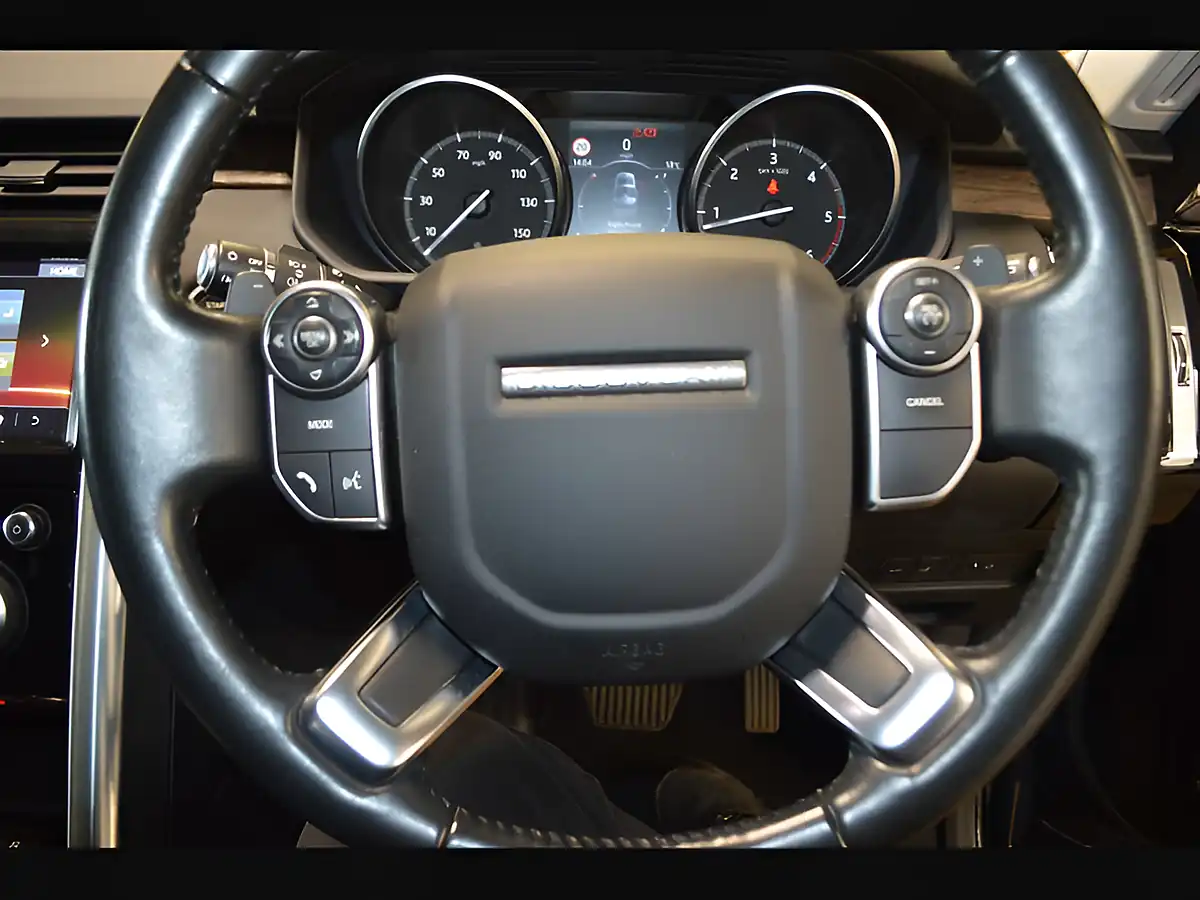 Used 2018 Land Rover Discovery Hse Black - Interior and Exterior details 10