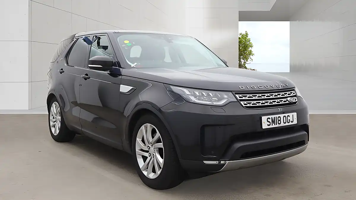 Used 2018 Land Rover Discovery Hse Black - Front View
