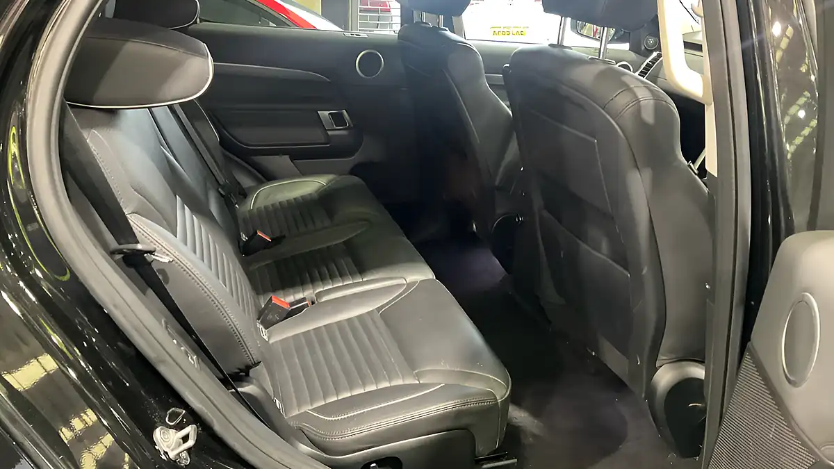 Used 2018 Land Rover Discovery Hse Black - Interior and Exterior details 10