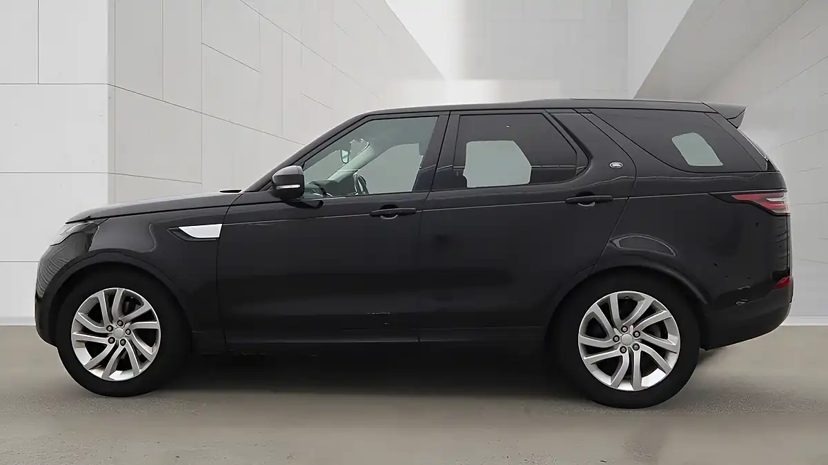 Used 2018 Land Rover Discovery Hse Black - Interior and Exterior details 6