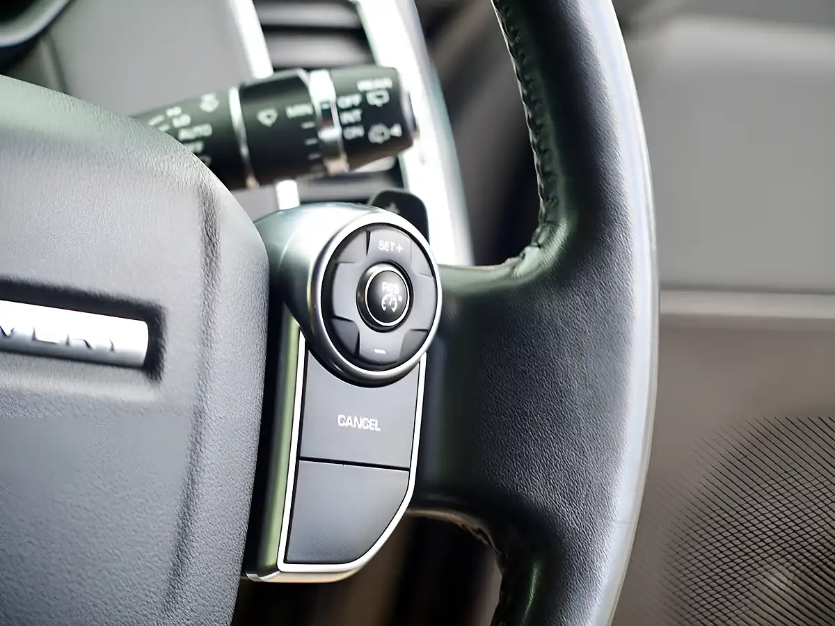 Used 2018 Land Rover Discovery Hse Black - Interior and Exterior details 15