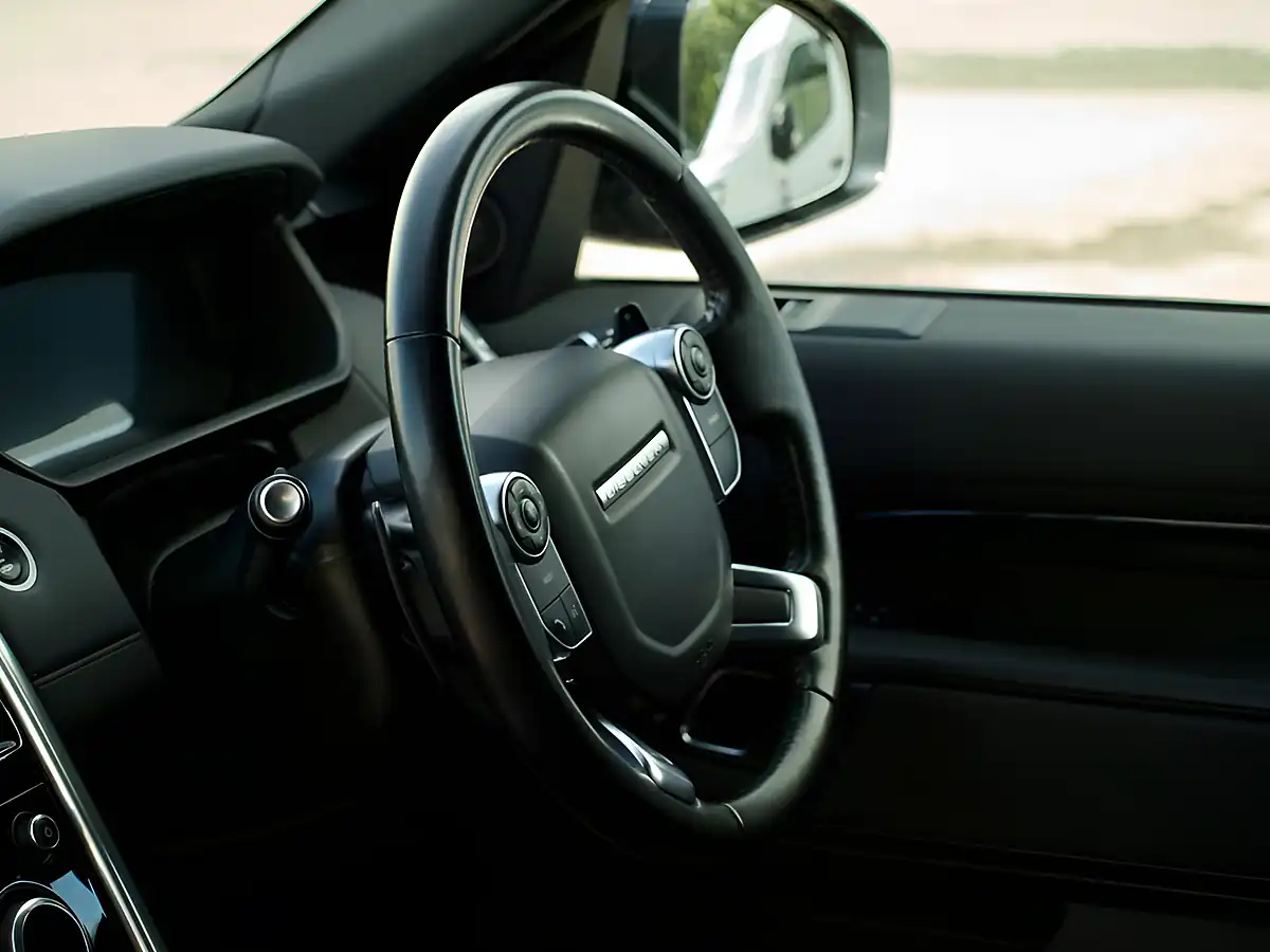 Used 2018 Land Rover Discovery Hse Black - Interior and Exterior details 16