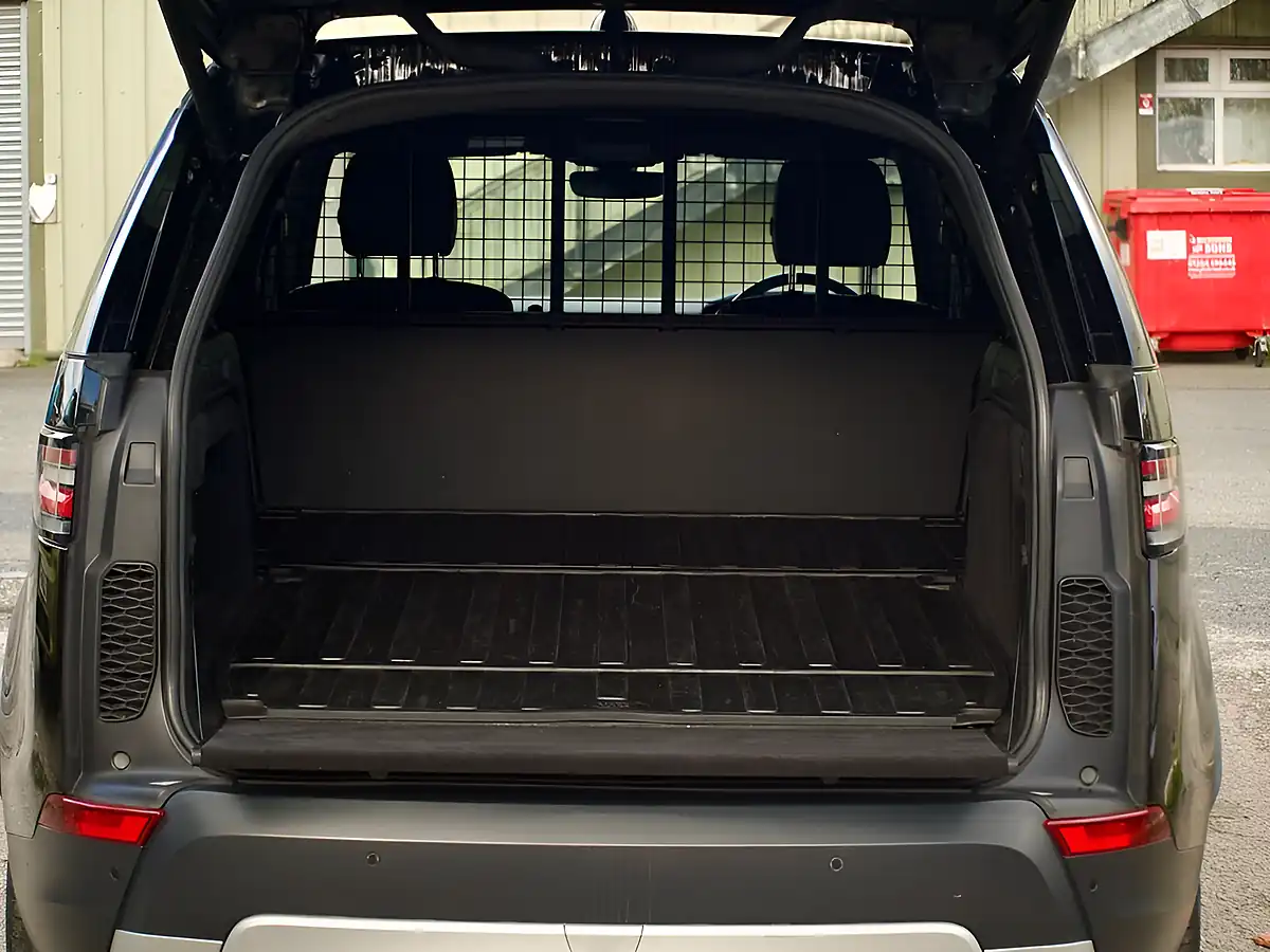 Used 2018 Land Rover Discovery Hse Black - Interior and Exterior details 3