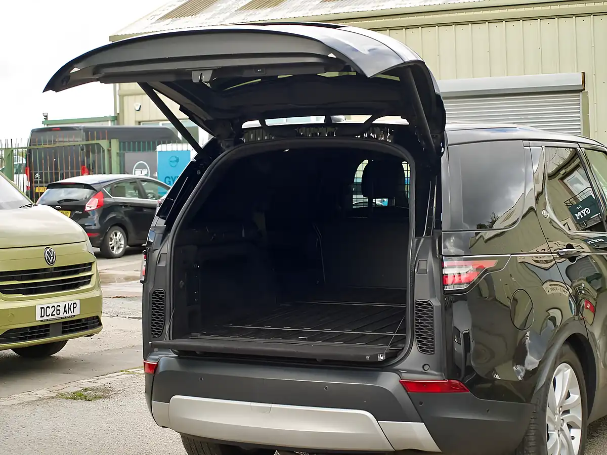 Used 2018 Land Rover Discovery Hse Black - Interior and Exterior details 4