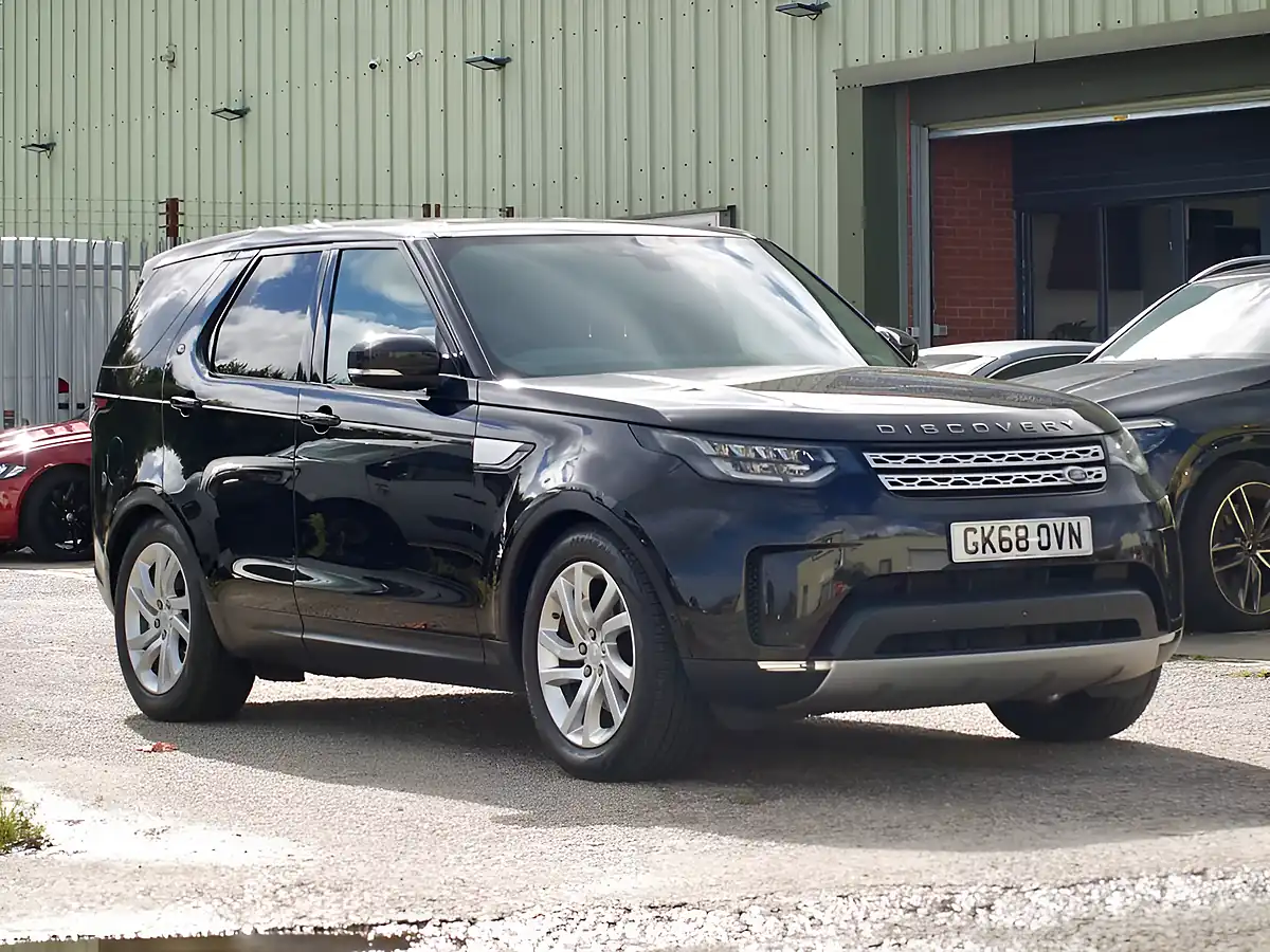 Used 2018 Land Rover Discovery Hse Black - Interior and Exterior details 5