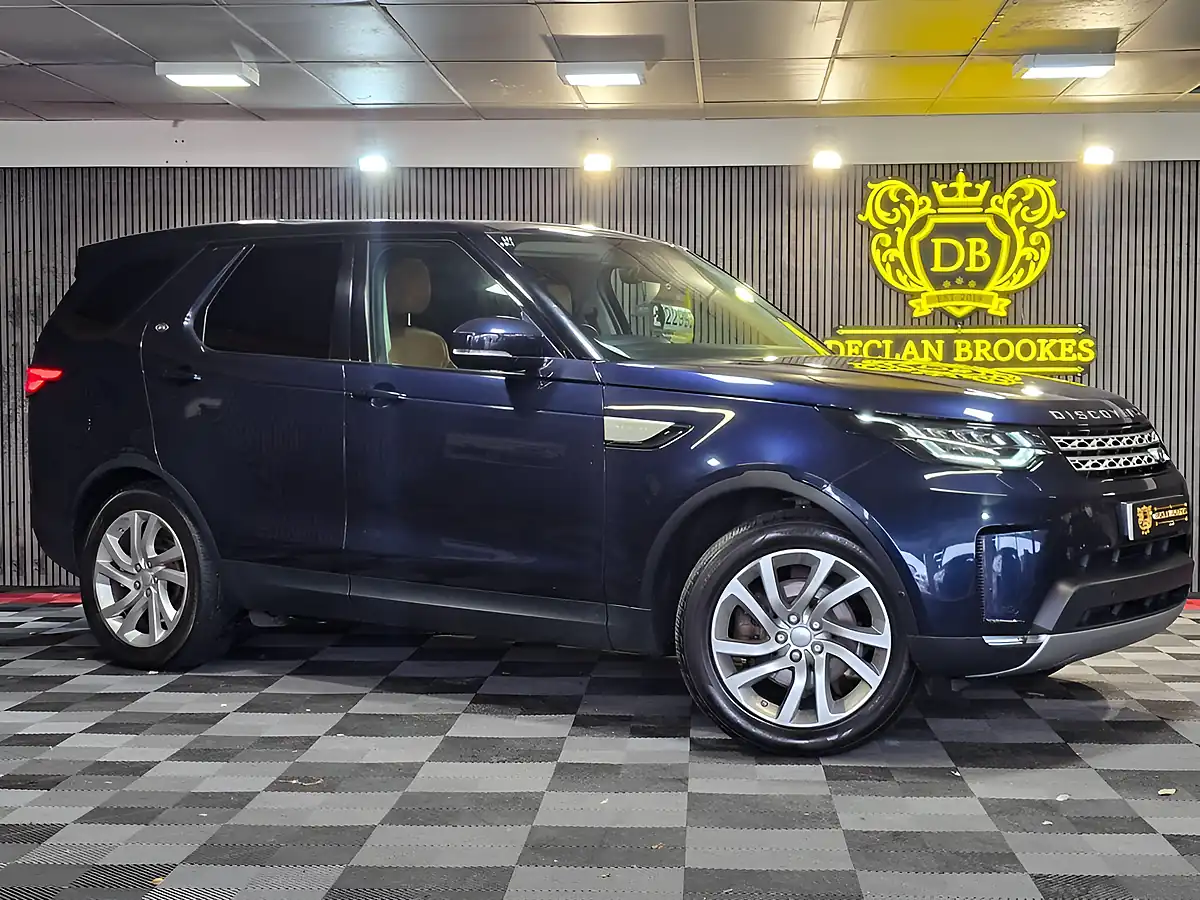 Used 2018 Land Rover Discovery Hse Blue - Front View