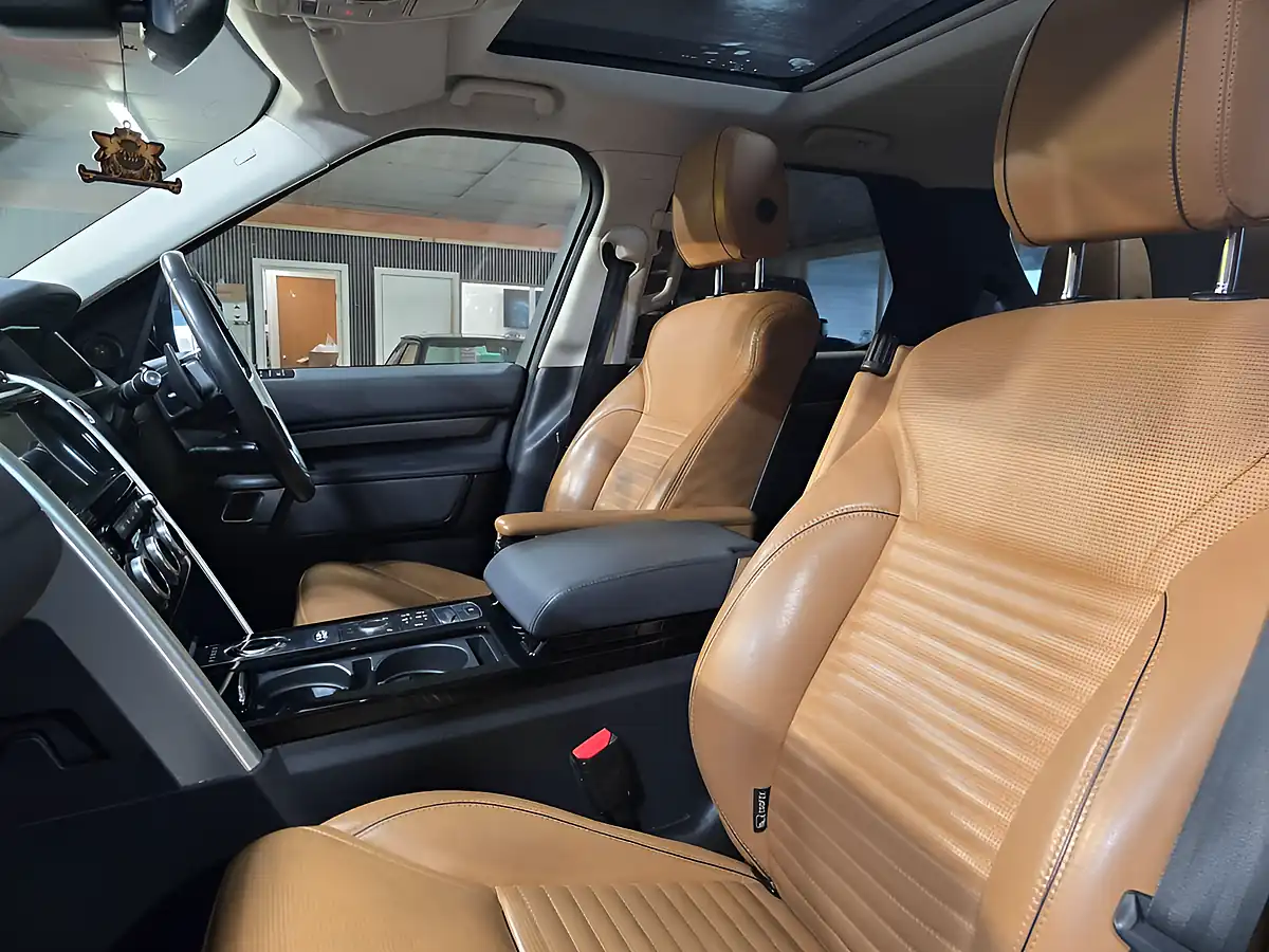 Used 2018 Land Rover Discovery Hse Blue - Interior and Exterior details 10