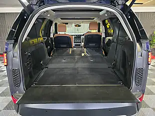 Used 2018 Land Rover Discovery Hse Blue - Interior and Exterior details 15