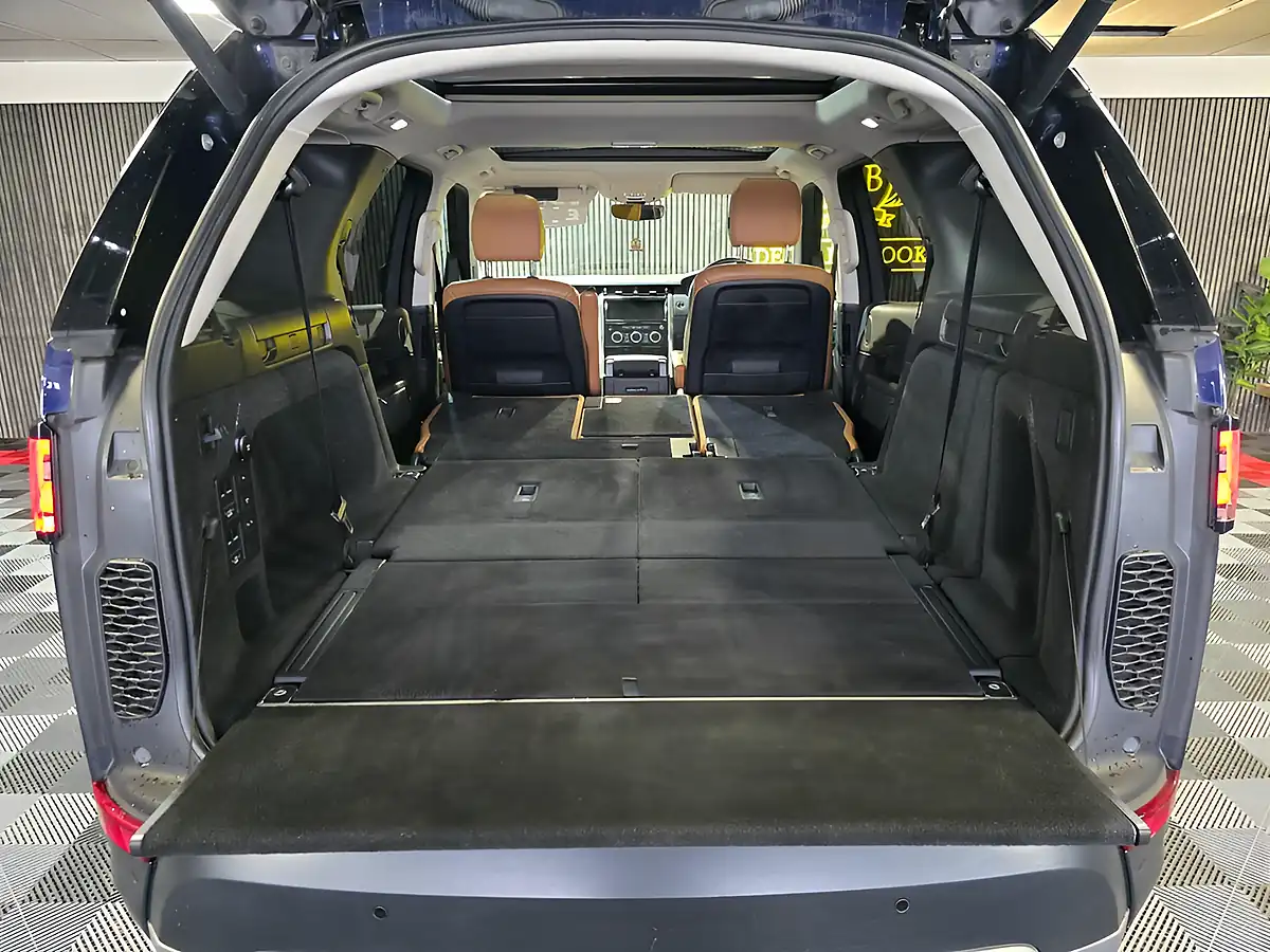 Used 2018 Land Rover Discovery Hse Blue - Interior and Exterior details 15