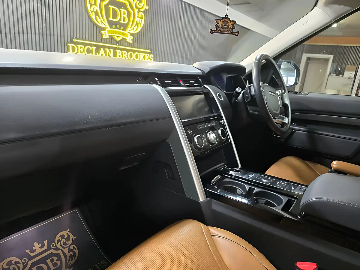 Used 2018 Land Rover Discovery Hse Blue - Interior and Exterior details 9