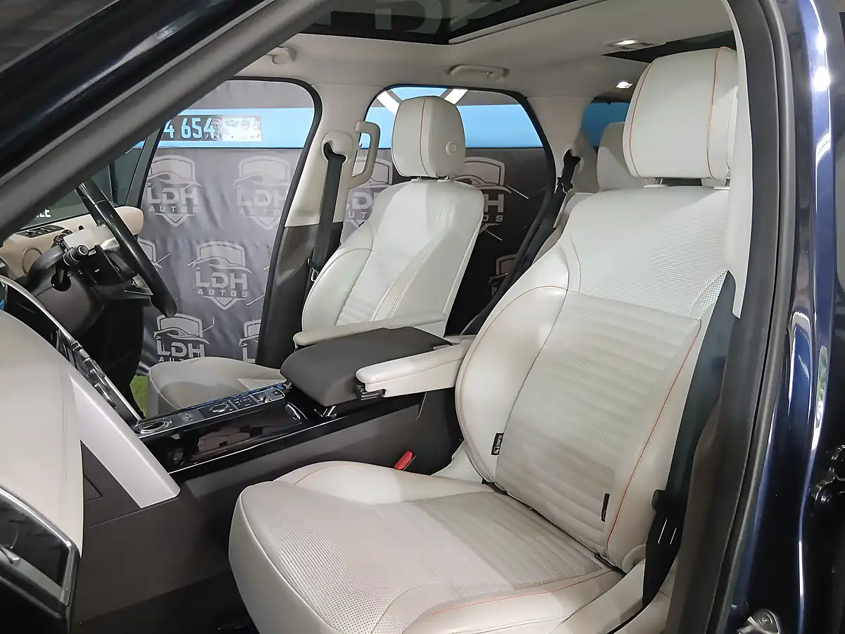 Used 2018 Land Rover Discovery Hse Blue - Interior and Exterior details 10