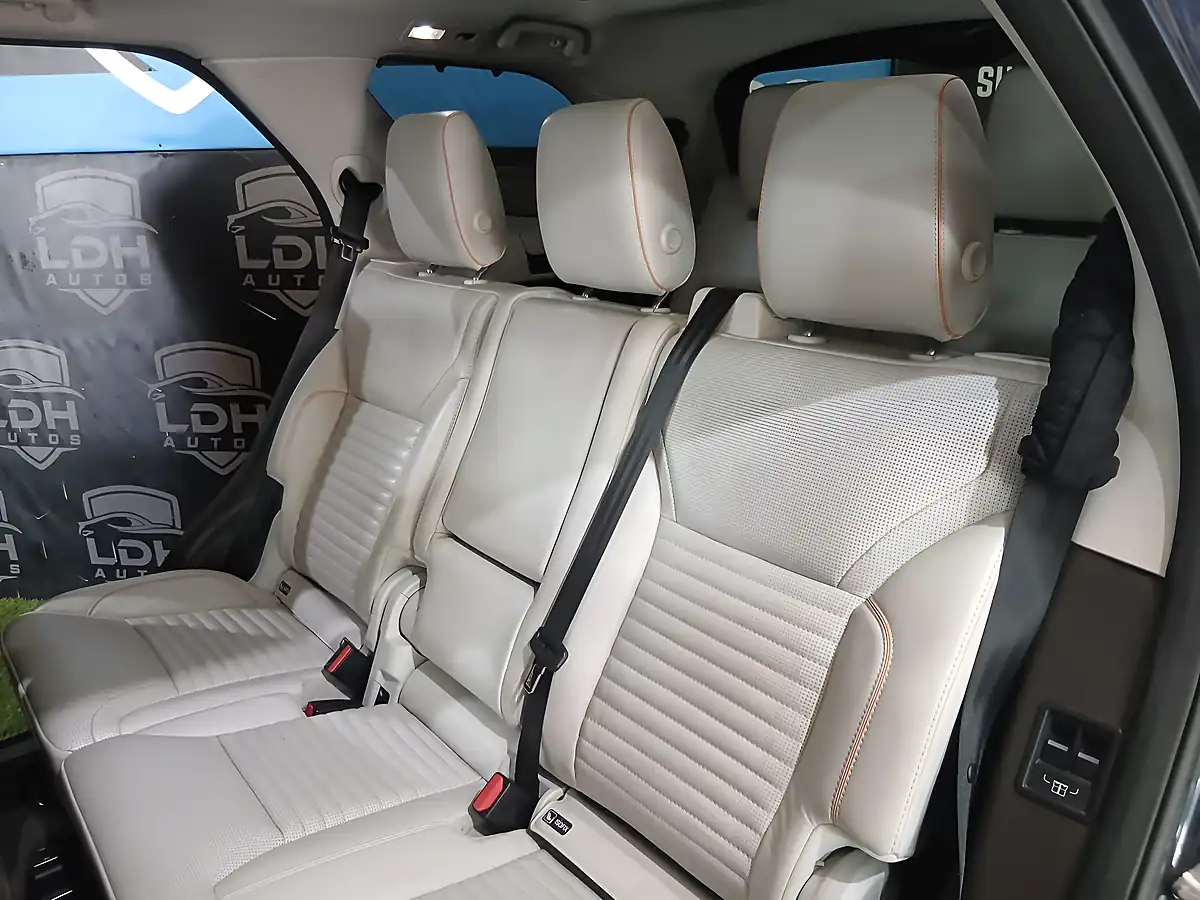 Used 2018 Land Rover Discovery Hse Blue - Interior and Exterior details 18