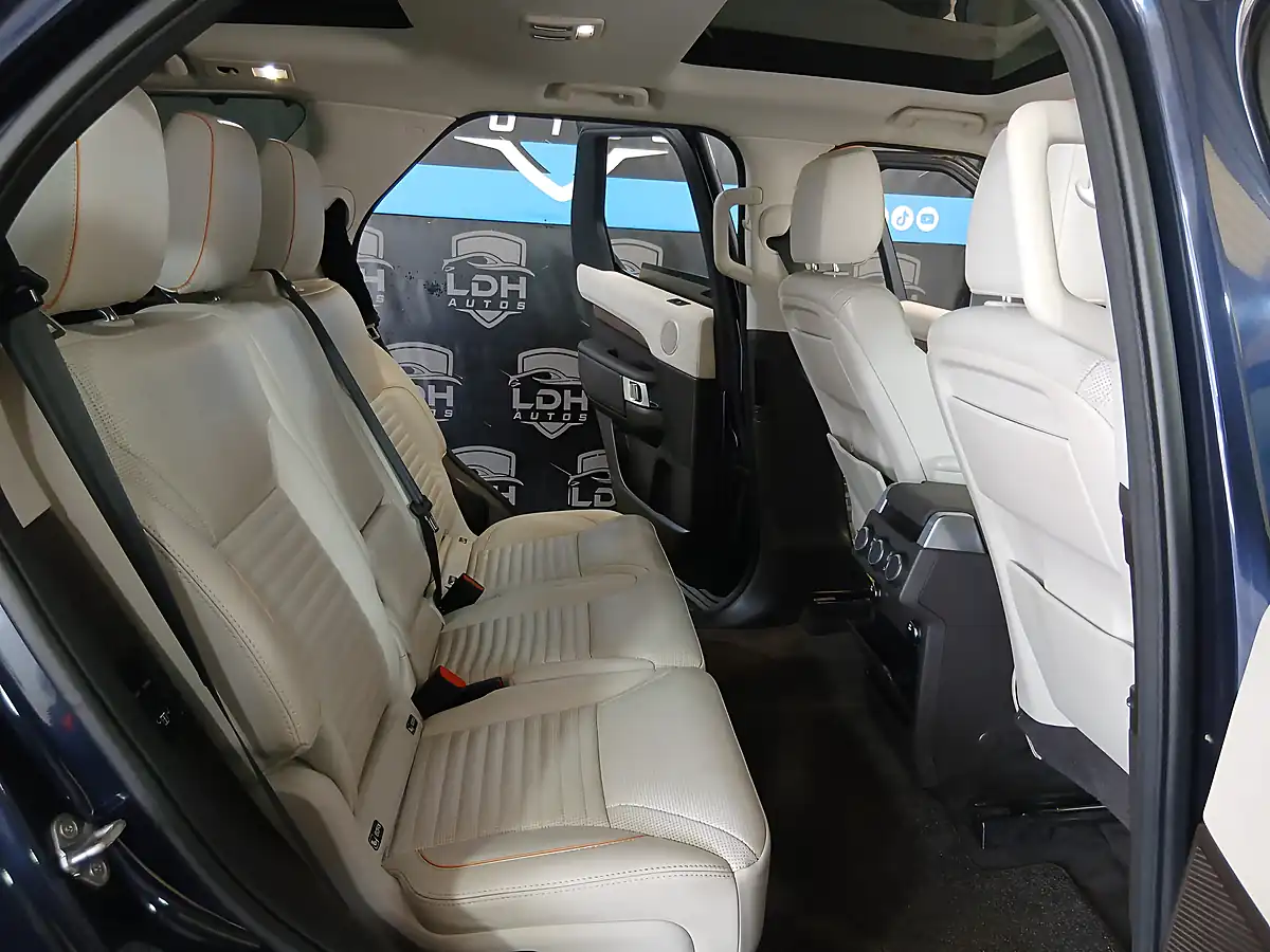 Used 2018 Land Rover Discovery Hse Blue - Interior and Exterior details 19