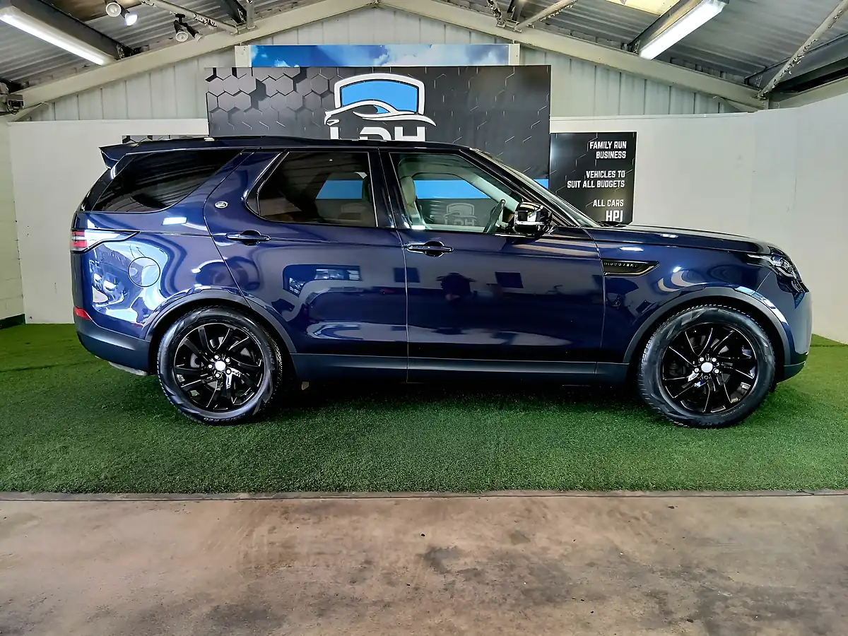 Used 2018 Land Rover Discovery Hse Blue - Interior and Exterior details 2