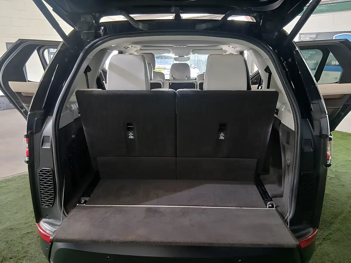 Used 2018 Land Rover Discovery Hse Blue - Interior and Exterior details 20