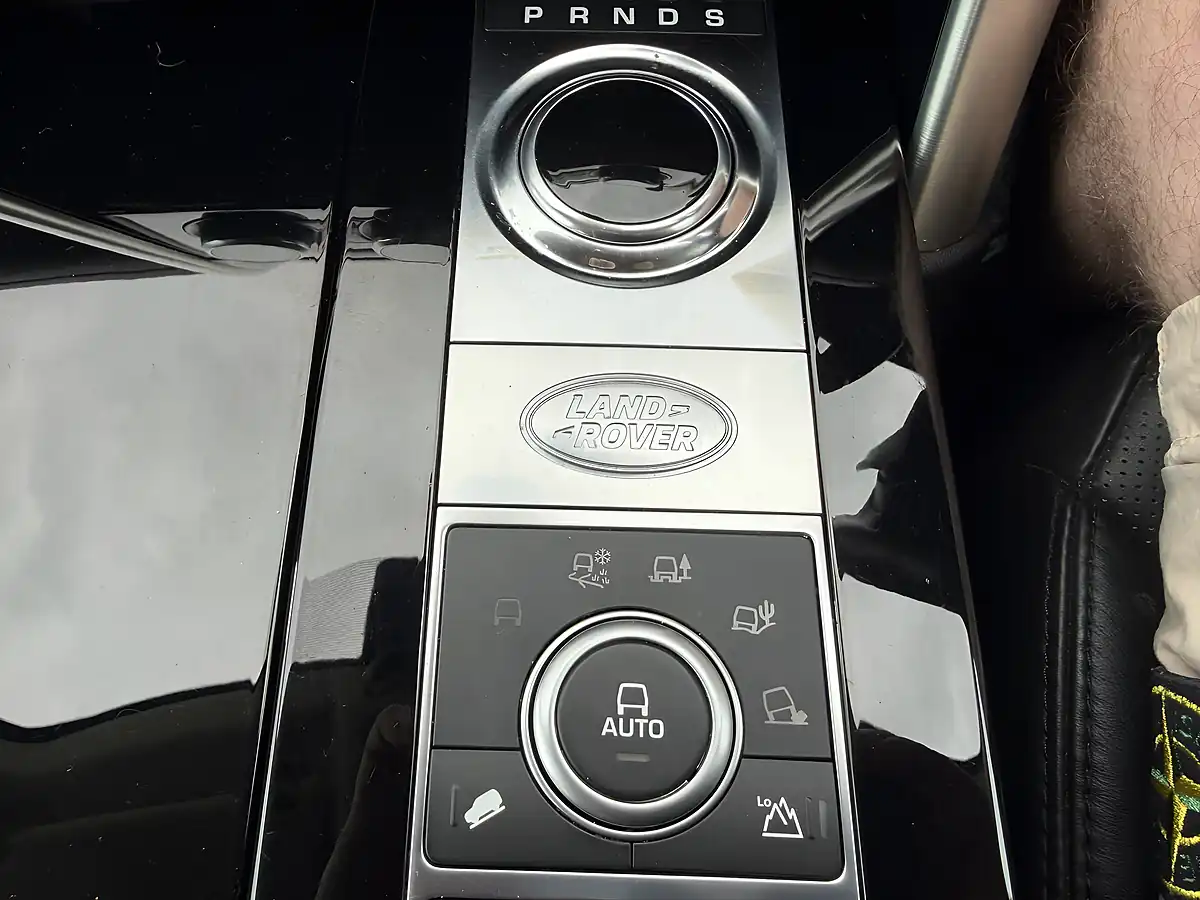 Used 2018 Land Rover Discovery Hse Blue - Interior and Exterior details 16