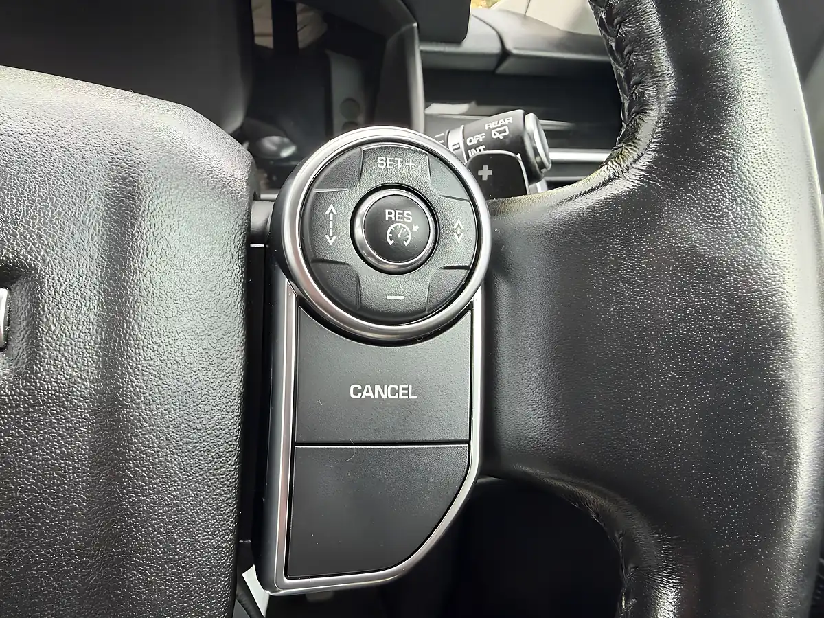 Used 2018 Land Rover Discovery Hse Blue - Interior and Exterior details 17