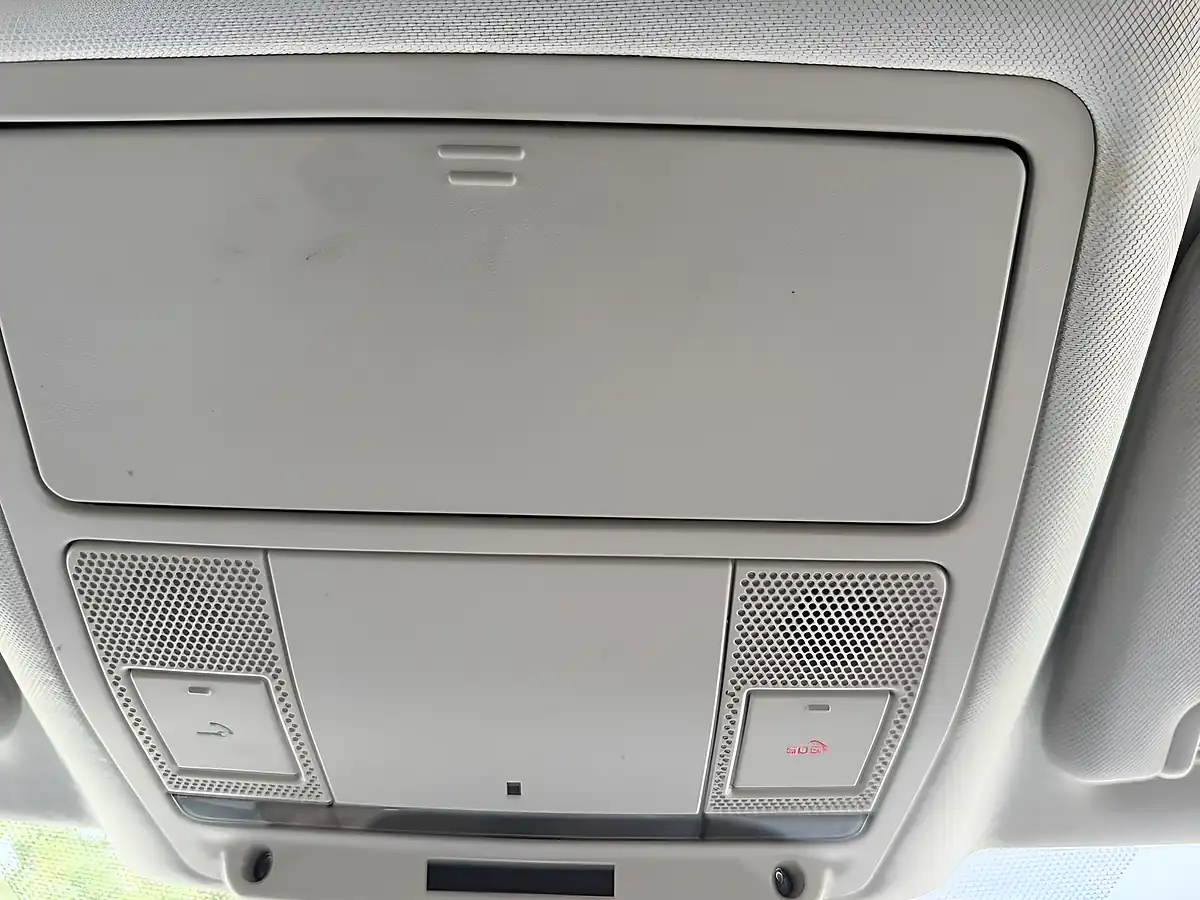 Used 2018 Land Rover Discovery Hse Blue - Interior and Exterior details 20