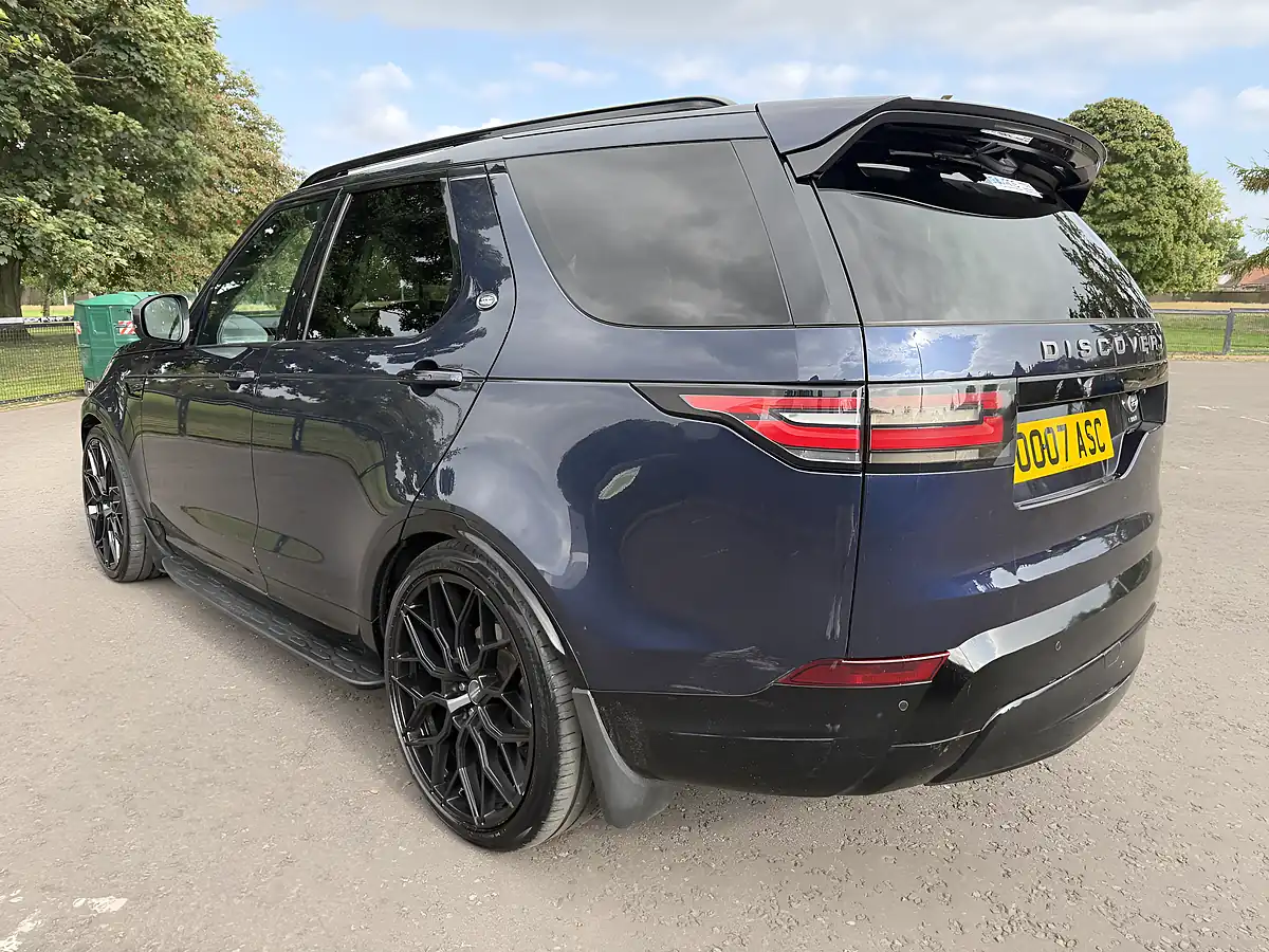 Used 2018 Land Rover Discovery Hse Blue - Interior and Exterior details 5