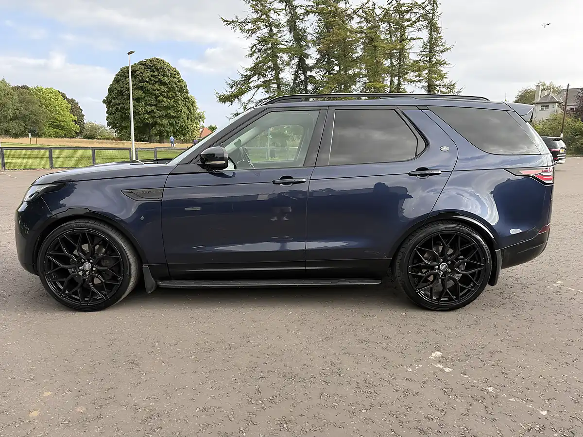 Used 2018 Land Rover Discovery Hse Blue - Interior and Exterior details 6