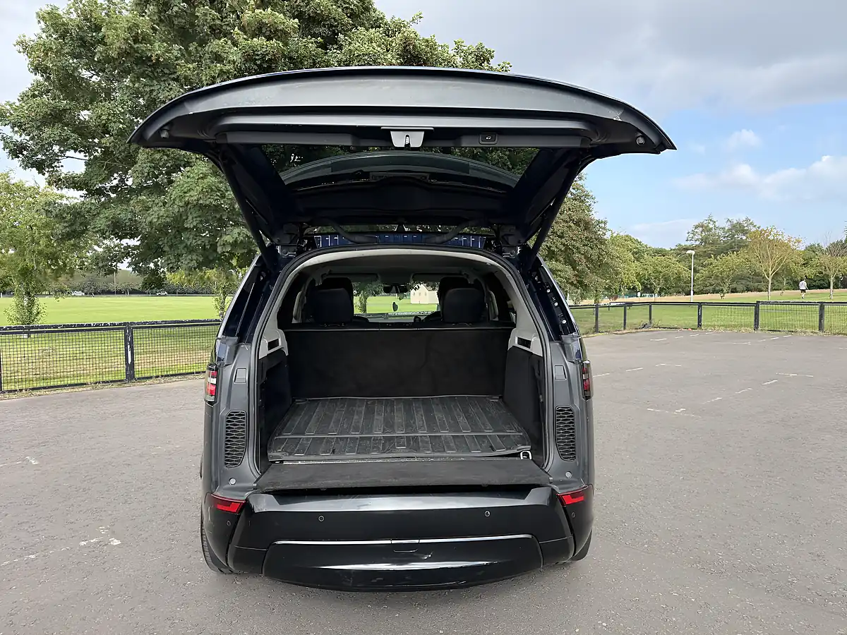 Used 2018 Land Rover Discovery Hse Blue - Interior and Exterior details 7