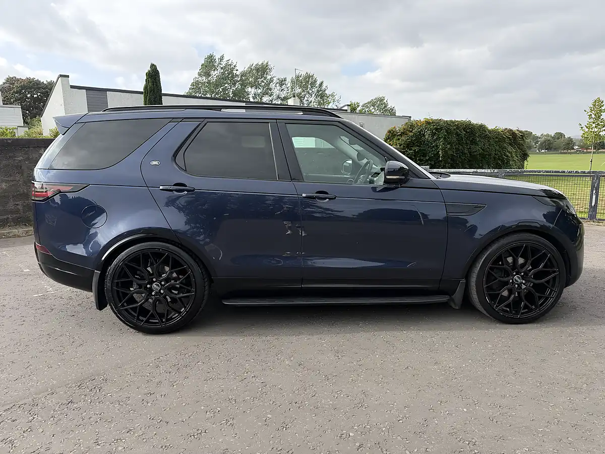 Used 2018 Land Rover Discovery Hse Blue - Interior and Exterior details 8