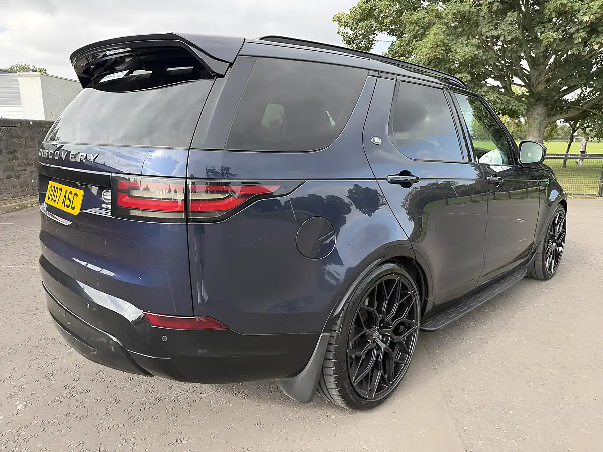 Used 2018 Land Rover Discovery Hse Blue - Interior and Exterior details 9