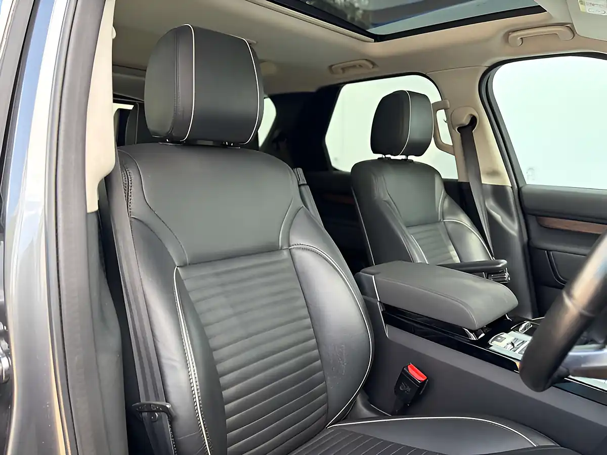 Used 2018 Land Rover Discovery Hse Carpathian Grey - Interior and Exterior details 10