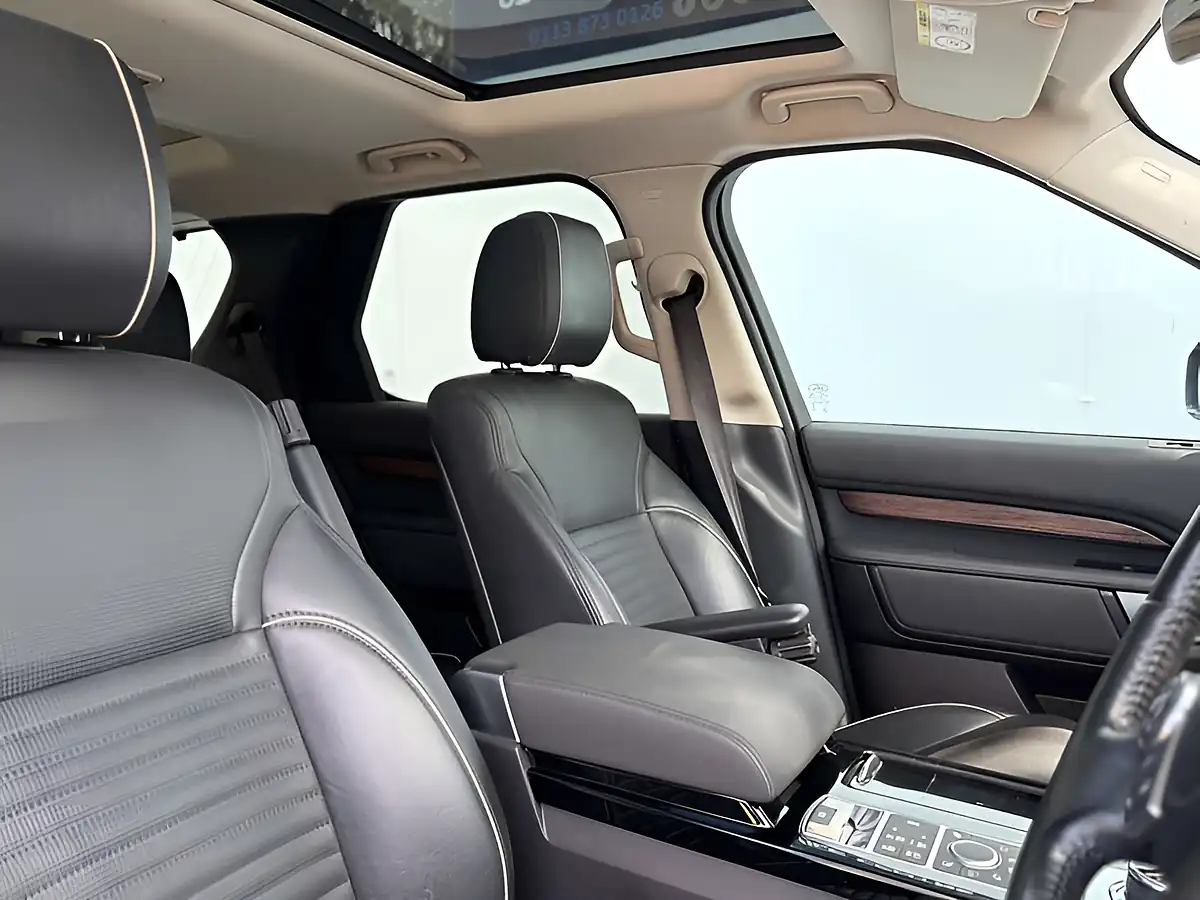 Used 2018 Land Rover Discovery Hse Carpathian Grey - Interior and Exterior details 11
