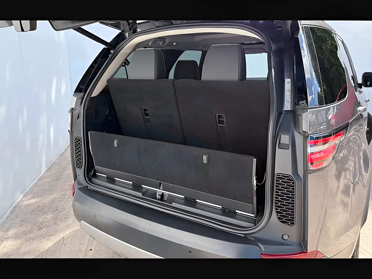 Used 2018 Land Rover Discovery Hse Carpathian Grey - Interior and Exterior details 13
