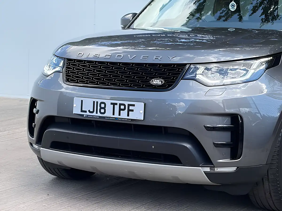 Used 2018 Land Rover Discovery Hse Carpathian Grey - Interior and Exterior details 14