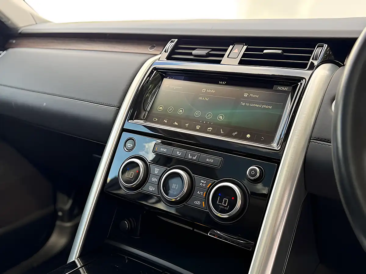 Used 2018 Land Rover Discovery Hse Carpathian Grey - Interior and Exterior details 16