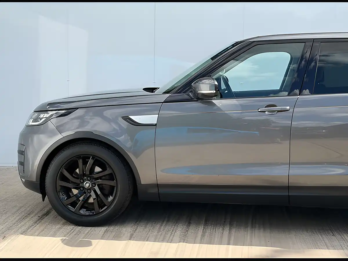 Used 2018 Land Rover Discovery Hse Carpathian Grey - Interior and Exterior details 17