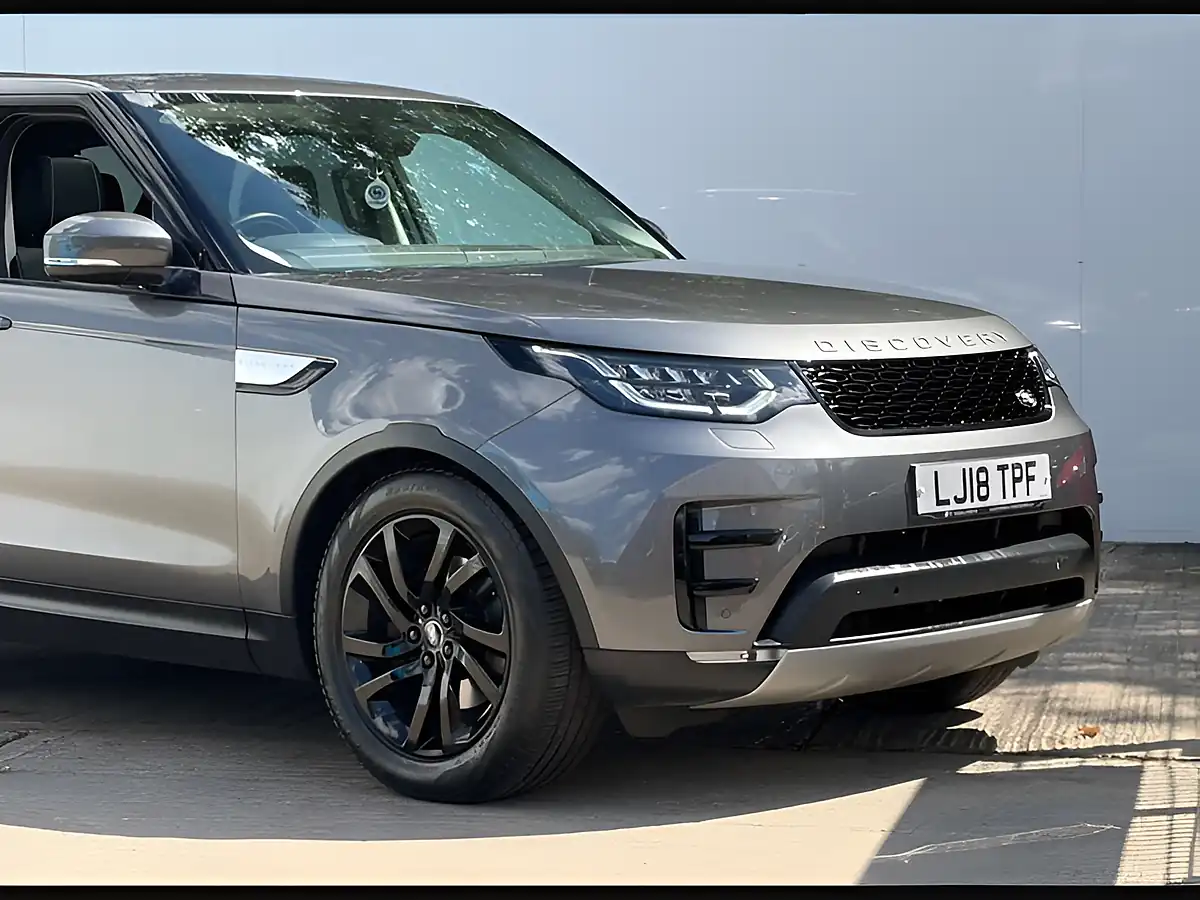 Used 2018 Land Rover Discovery Hse Carpathian Grey - Interior and Exterior details 2