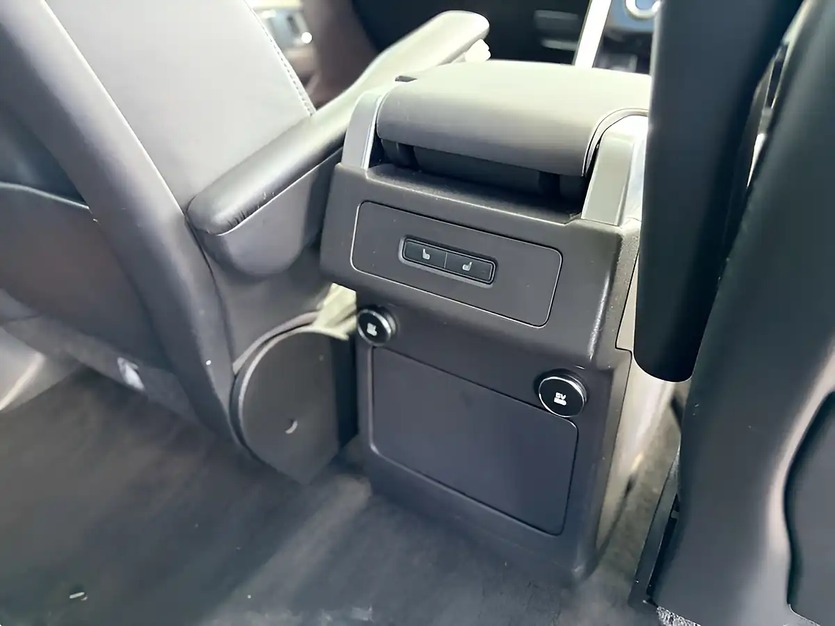 Used 2018 Land Rover Discovery Hse Carpathian Grey - Interior and Exterior details 20
