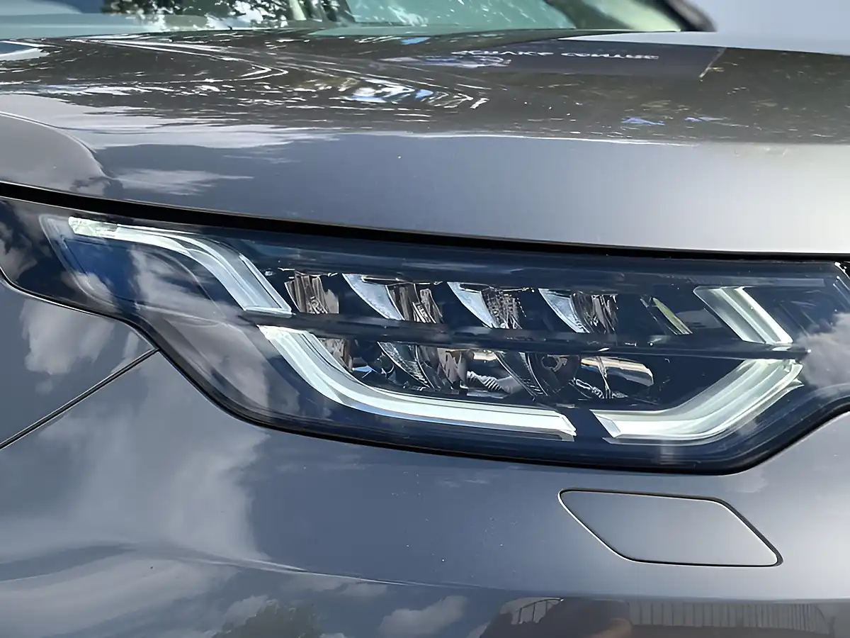Used 2018 Land Rover Discovery Hse Carpathian Grey - Interior and Exterior details 7