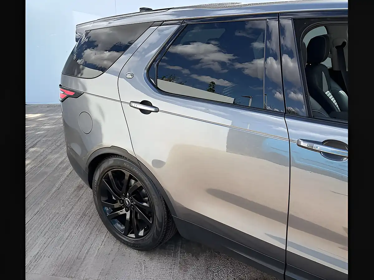 Used 2018 Land Rover Discovery Hse Carpathian Grey - Interior and Exterior details 9