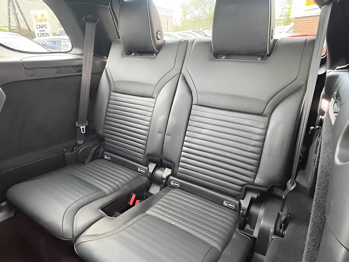 Used 2018 Land Rover Discovery Hse Corris Grey - Interior and Exterior details 14