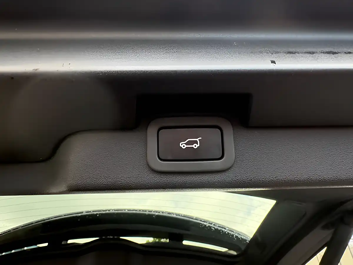 Used 2018 Land Rover Discovery Hse Corris Grey - Interior and Exterior details 15