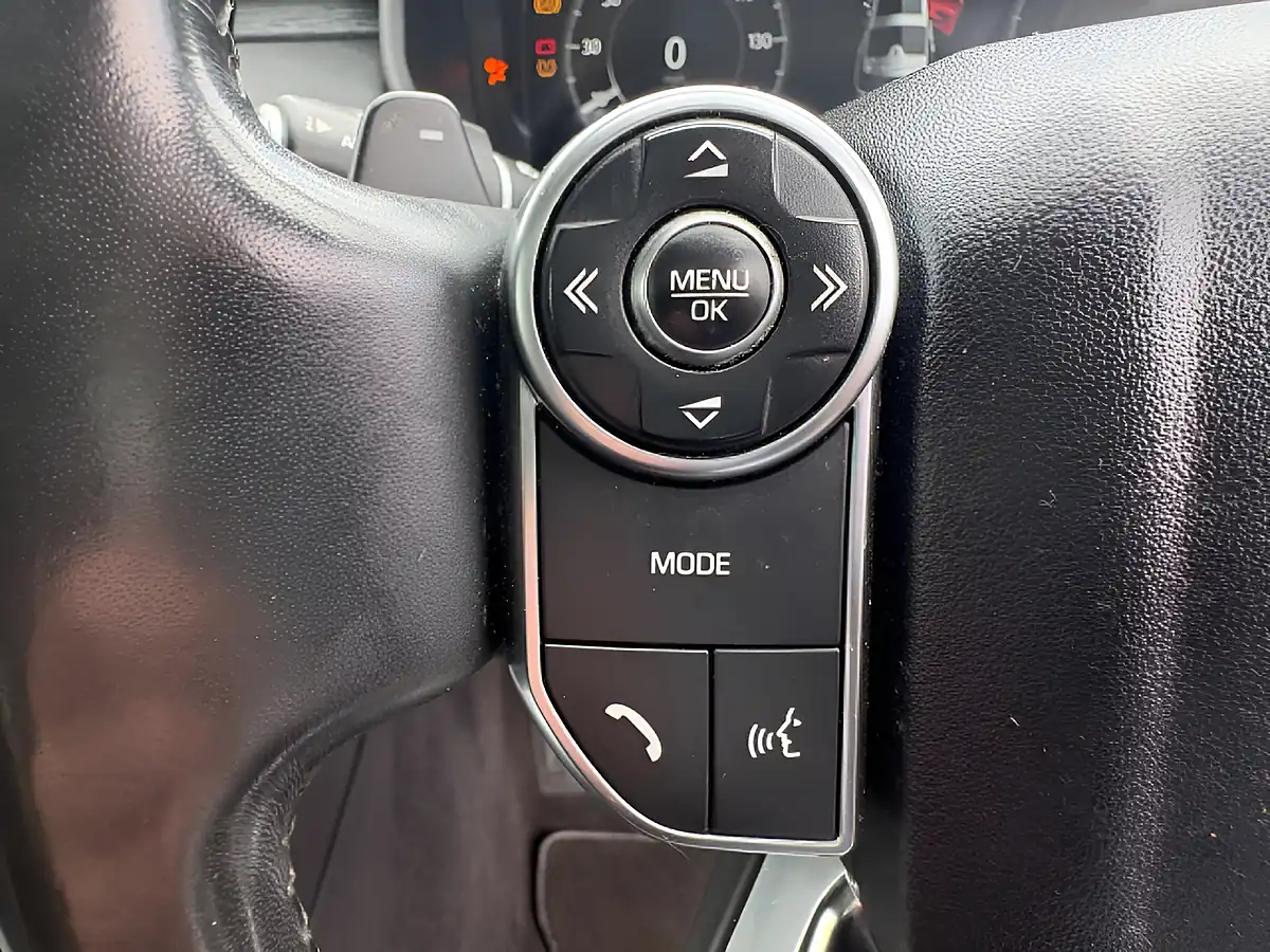 Used 2018 Land Rover Discovery Hse Corris Grey - Interior and Exterior details 16