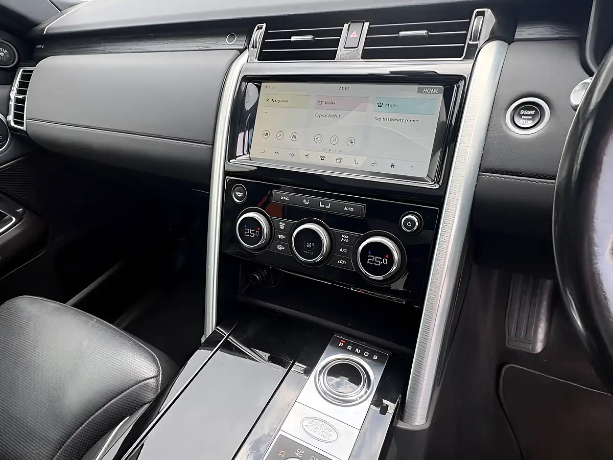Used 2018 Land Rover Discovery Hse Corris Grey - Interior and Exterior details 17